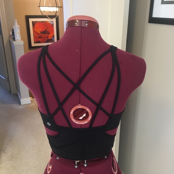 EUC Lululemon Strappy workout top - sz 4 - Picture 3 of 5